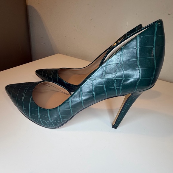 Elegant Green Croc-Embossed heels pumps INC 7.5 size - Picture 8 of 8